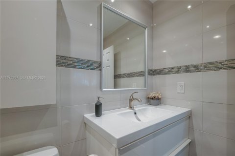 Condominio en venta en Lauderdale Lakes, Florida, 2 dormitorios, 87.7 m2 № 2033192 - foto 19