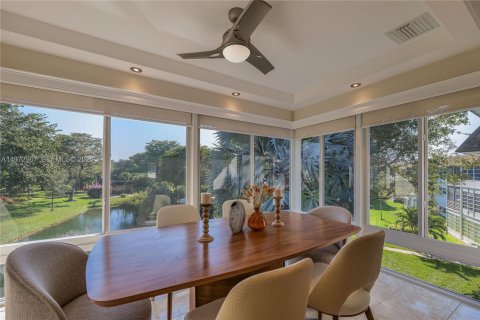 Condominio en Lauderdale Lakes, Florida, 2 dormitorios № 2033192