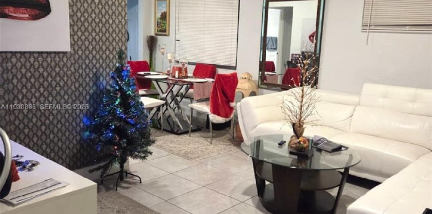 Commercial property in Miami, Florida 136.66 sq.m. № 1991529