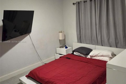 Commercial property in Miami, Florida 136.66 sq.m. № 1991529 - photo 7