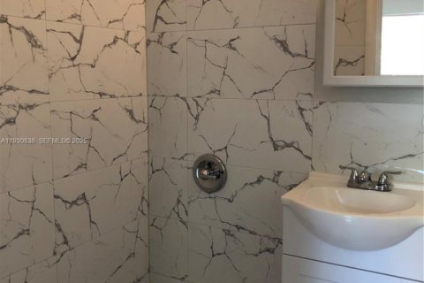 Commercial property in Miami, Florida 136.66 sq.m. № 1991529 - photo 14