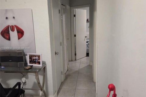 Commercial property in Miami, Florida 136.66 sq.m. № 1991529 - photo 6