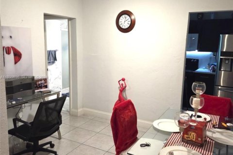 Commercial property in Miami, Florida 136.66 sq.m. № 1991529 - photo 10