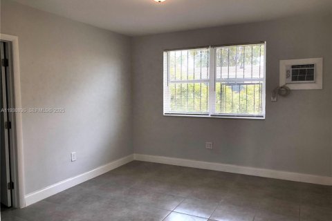 Commercial property in Miami, Florida 136.66 sq.m. № 1991529 - photo 12