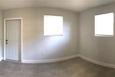 Commercial property in Miami, Florida 136.66 sq.m. № 1991529 - photo 16