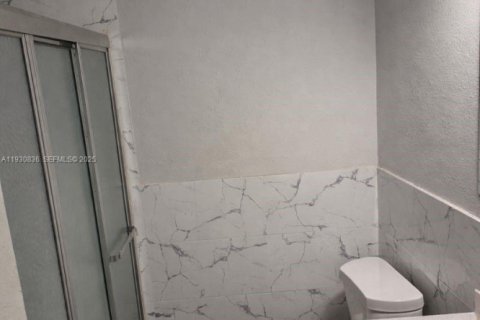 Commercial property in Miami, Florida 136.66 sq.m. № 1991529 - photo 9