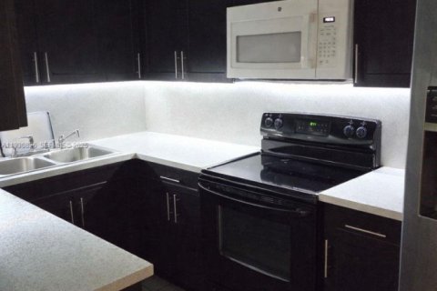 Commercial property in Miami, Florida 136.66 sq.m. № 1991529 - photo 3