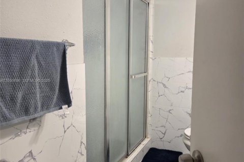 Commercial property in Miami, Florida 136.66 sq.m. № 1991529 - photo 8