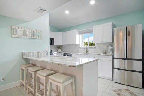 Condo in St. Lucie, Florida, 2 bedrooms № 2084128 - photo 7