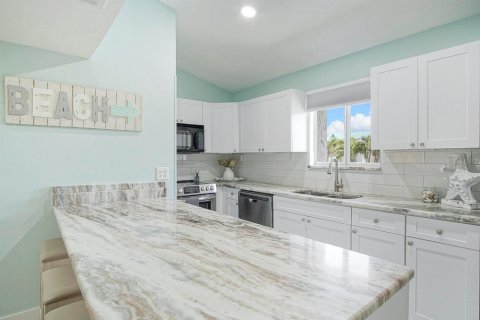 Condo in St. Lucie, Florida, 2 bedrooms № 2084128 - photo 10