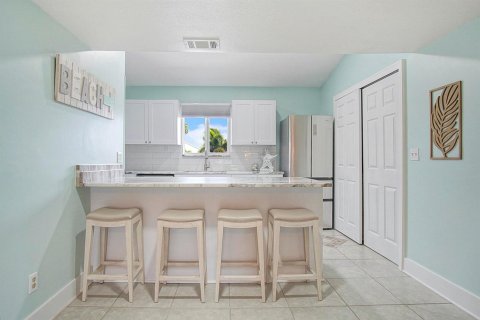 Condo in St. Lucie, Florida, 2 bedrooms № 2084128 - photo 8