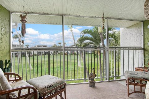 Condo in St. Lucie, Florida, 2 bedrooms № 2084128 - photo 4