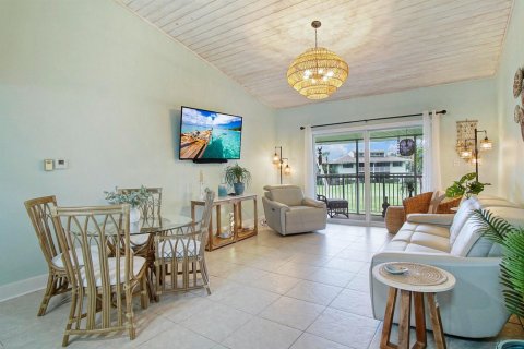 Condo in St. Lucie, Florida, 2 bedrooms № 2084128 - photo 2