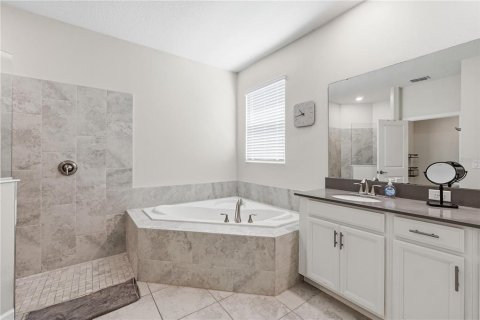 House in Davenport, Florida 4 bedrooms, 210.8 sq.m. № 2229429 - photo 13