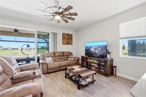 House in Davenport, Florida 4 bedrooms, 210.8 sq.m. № 2229429 - photo 6