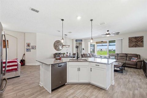 House in Davenport, Florida 4 bedrooms, 210.8 sq.m. № 2229429 - photo 9