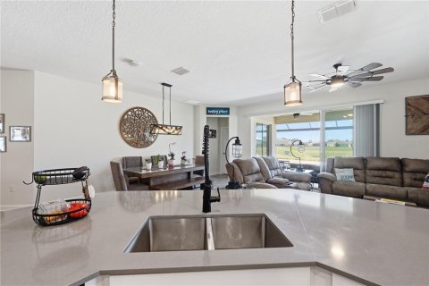House in Davenport, Florida 4 bedrooms, 210.8 sq.m. № 2229429 - photo 8