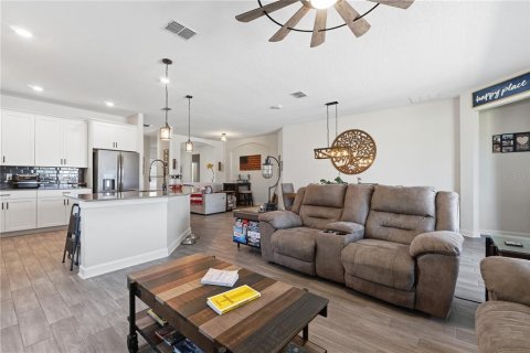 House in Davenport, Florida 4 bedrooms, 210.8 sq.m. № 2229429 - photo 7