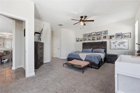 House in Davenport, Florida 4 bedrooms, 210.8 sq.m. № 2229429 - photo 12