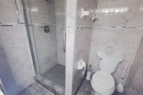 Condo in Tamarac, Florida, 2 bedrooms  № 1966664 - photo 10