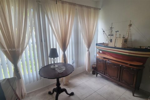 Condo in Tamarac, Florida, 2 bedrooms  № 1966664 - photo 15