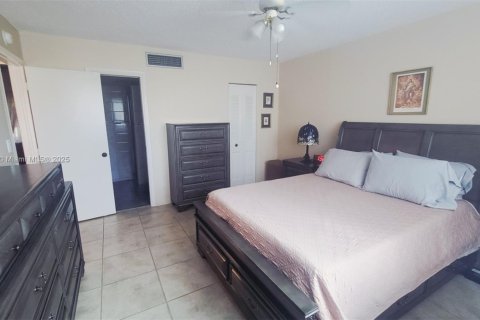Condo in Tamarac, Florida, 2 bedrooms  № 1966664 - photo 6