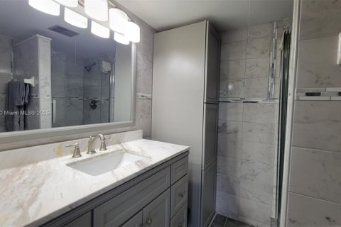 Condo in Tamarac, Florida, 2 bedrooms  № 1966664 - photo 9