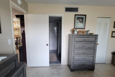 Condo in Tamarac, Florida, 2 bedrooms  № 1966664 - photo 8