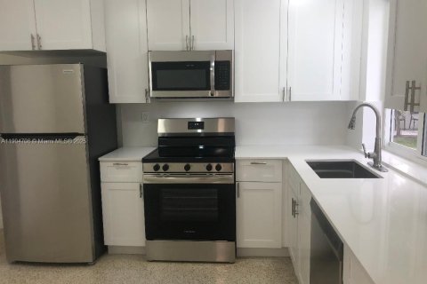 Снять в аренду виллу или дом в Майами, Флорида 3 спальни, 134.71м2, № 1955150 - фото 8