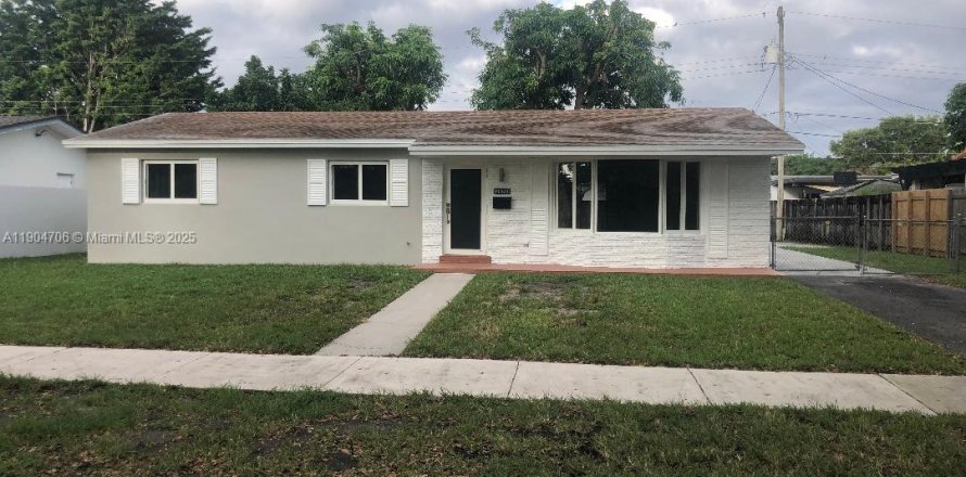 Дом в Майами, Флорида 3 спальни, 134.71м2 № 1955150