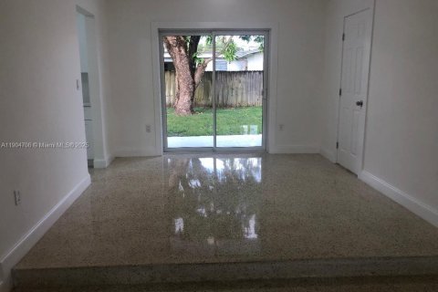 Снять в аренду виллу или дом в Майами, Флорида 3 спальни, 134.71м2, № 1955150 - фото 7