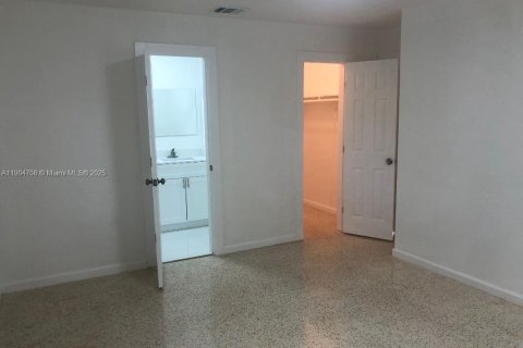 Снять в аренду виллу или дом в Майами, Флорида 3 спальни, 134.71м2, № 1955150 - фото 18