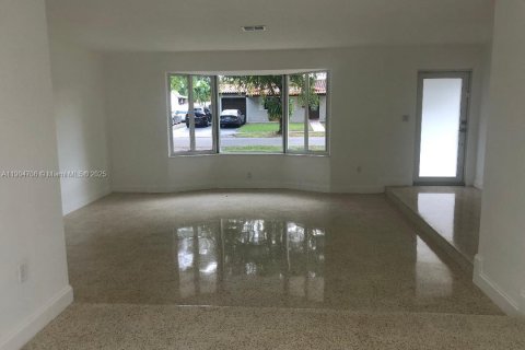 Снять в аренду виллу или дом в Майами, Флорида 3 спальни, 134.71м2, № 1955150 - фото 6