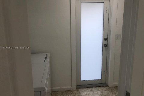 Снять в аренду виллу или дом в Майами, Флорида 3 спальни, 134.71м2, № 1955150 - фото 11