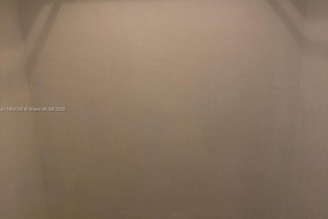 Снять в аренду виллу или дом в Майами, Флорида 3 спальни, 134.71м2, № 1955150 - фото 22