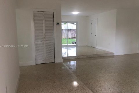Снять в аренду виллу или дом в Майами, Флорида 3 спальни, 134.71м2, № 1955150 - фото 4