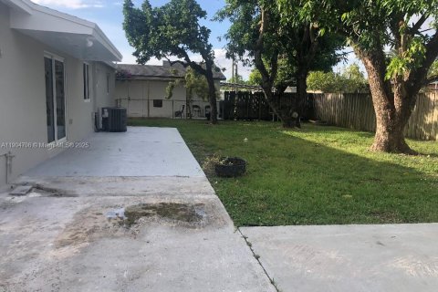 Снять в аренду виллу или дом в Майами, Флорида 3 спальни, 134.71м2, № 1955150 - фото 25