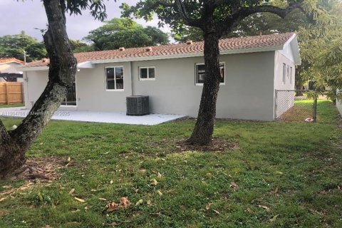 Снять в аренду виллу или дом в Майами, Флорида 3 спальни, 134.71м2, № 1955150 - фото 26