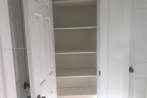 Снять в аренду виллу или дом в Майами, Флорида 3 спальни, 134.71м2, № 1955150 - фото 23