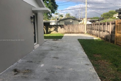 Снять в аренду виллу или дом в Майами, Флорида 3 спальни, 134.71м2, № 1955150 - фото 27