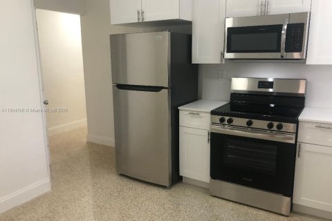 Снять в аренду виллу или дом в Майами, Флорида 3 спальни, 134.71м2, № 1955150 - фото 9
