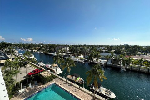 Condo in North Miami, Florida, 1 bedroom  № 1762969 - photo 12