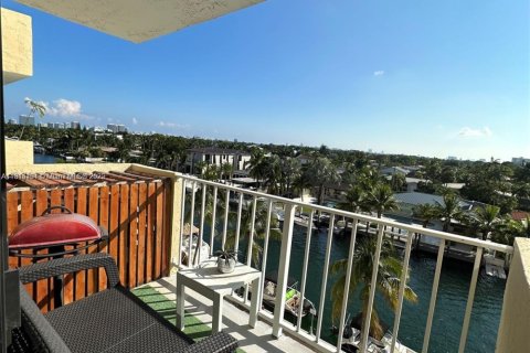 Condo in North Miami, Florida, 1 bedroom  № 1762969 - photo 14