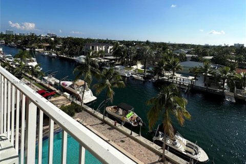 Condo in North Miami, Florida, 1 bedroom  № 1762969 - photo 13