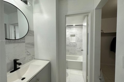 Condo in North Miami, Florida, 1 bedroom  № 1762969 - photo 8
