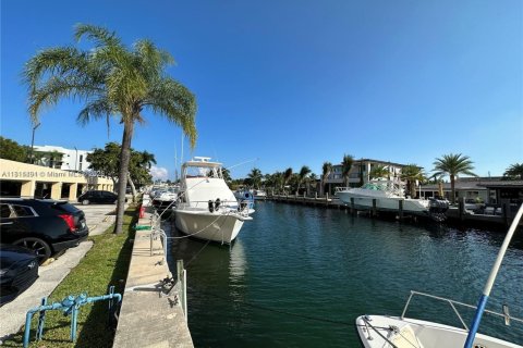 Condo in North Miami, Florida, 1 bedroom  № 1762969 - photo 11