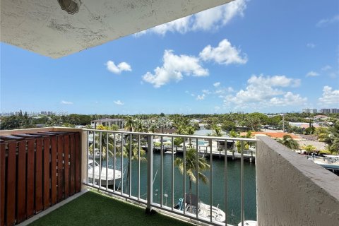 Condo in North Miami, Florida, 1 bedroom  № 1762969 - photo 15