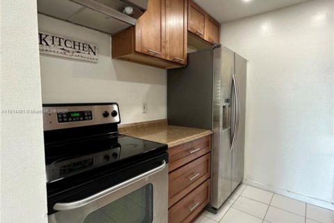 Condo in North Miami, Florida, 1 bedroom  № 1762969 - photo 3