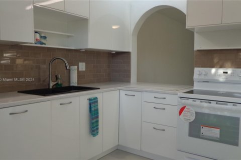 Condominio en venta en Tamarac, Florida, 2 dormitorios, 117.99 m2 № 1979107 - foto 11