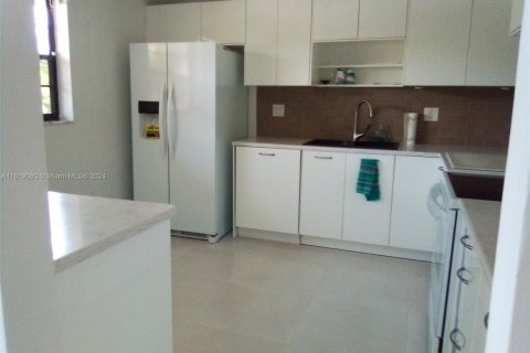 Condominio en venta en Tamarac, Florida, 2 dormitorios, 117.99 m2 № 1979107 - foto 13